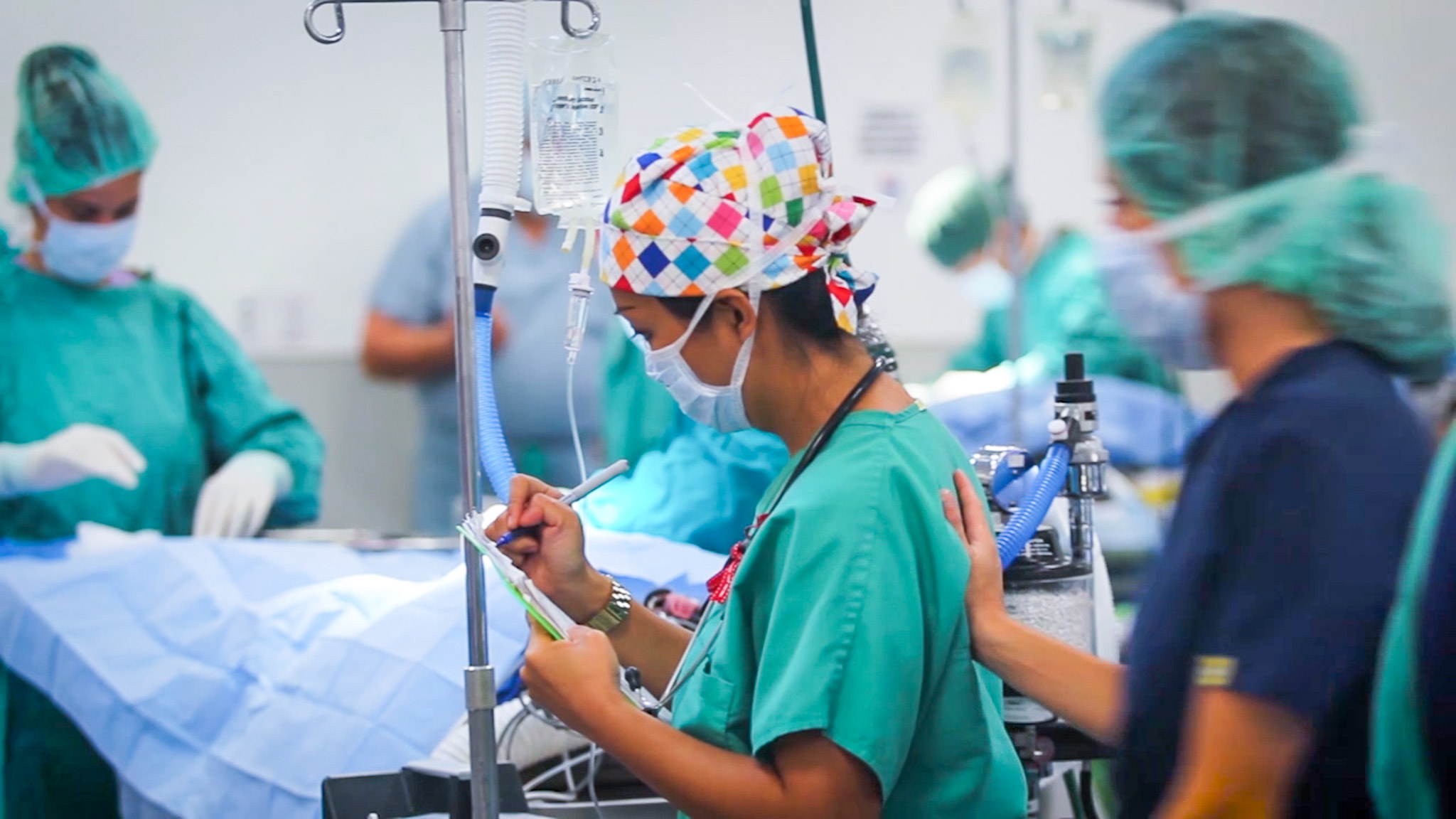 Do Healthcare Workers Have an Advantage in Medical School Admissions?